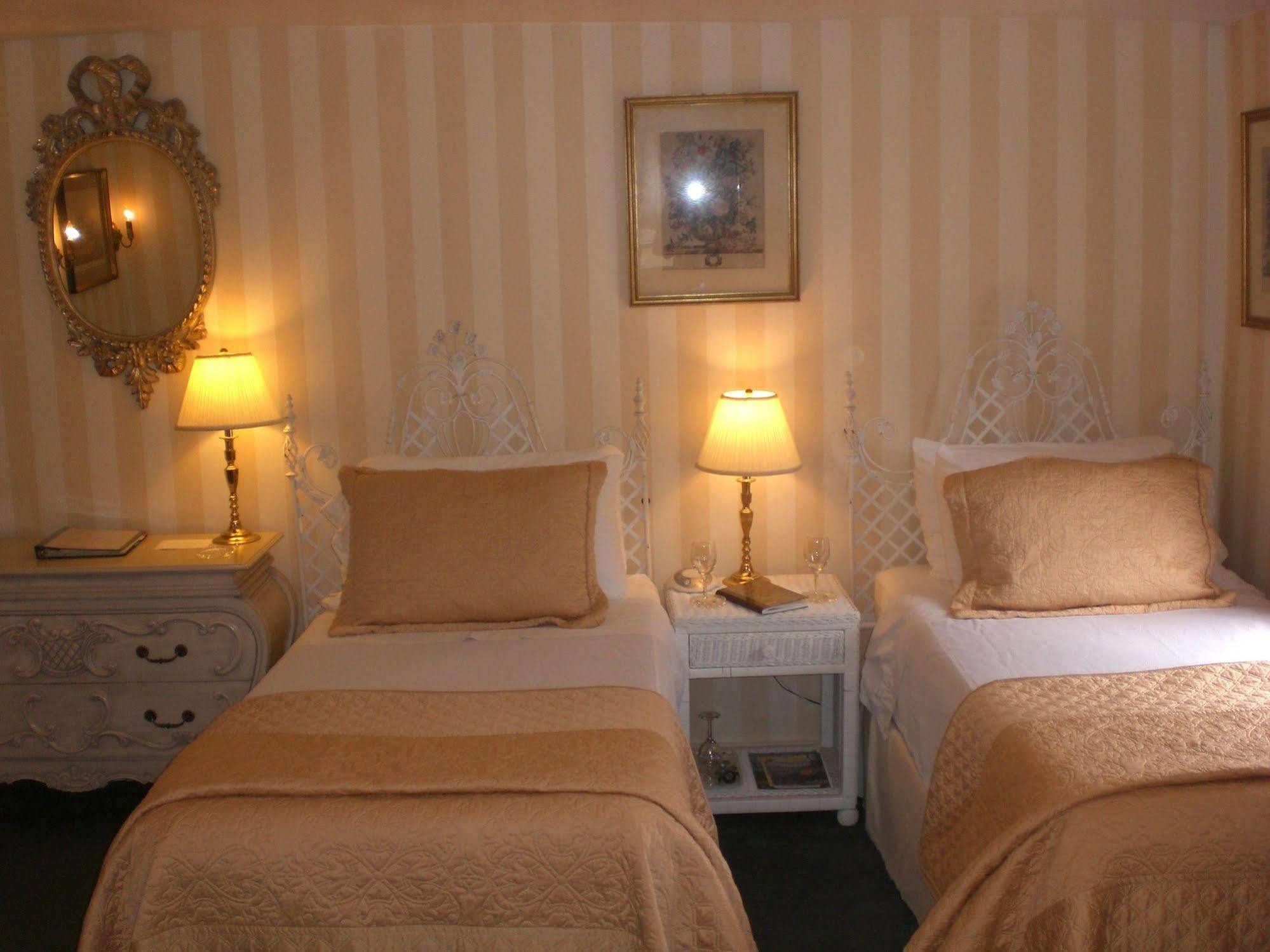 Samuel Durfee House Bed & Breakfast Newport Room photo